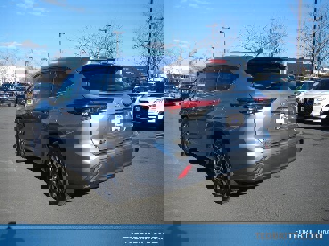 Used 2022 Toyota Highlander XLE image 5