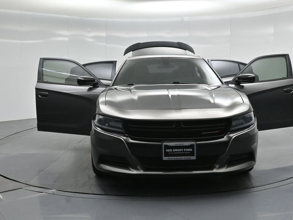 Used 2017 Dodge Charger SE w/ Blacktop Package RWD image 30