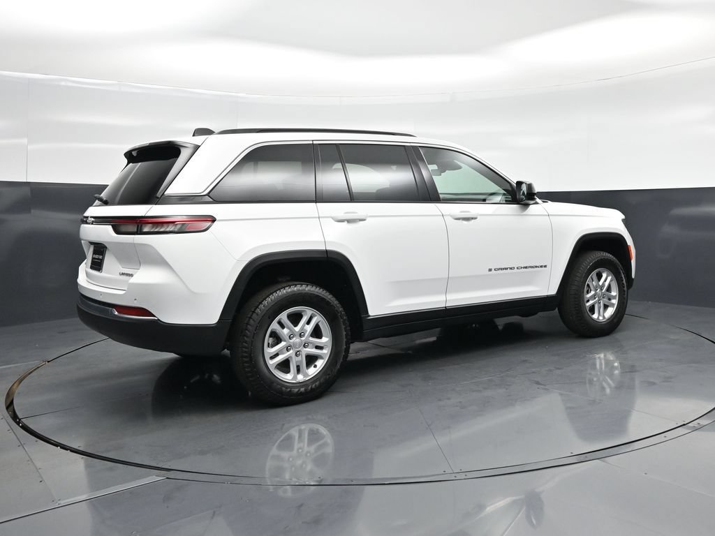 Used 2025 Jeep Grand Cherokee Laredo w/ Luxury Tech Group I AWD/4WD image 21