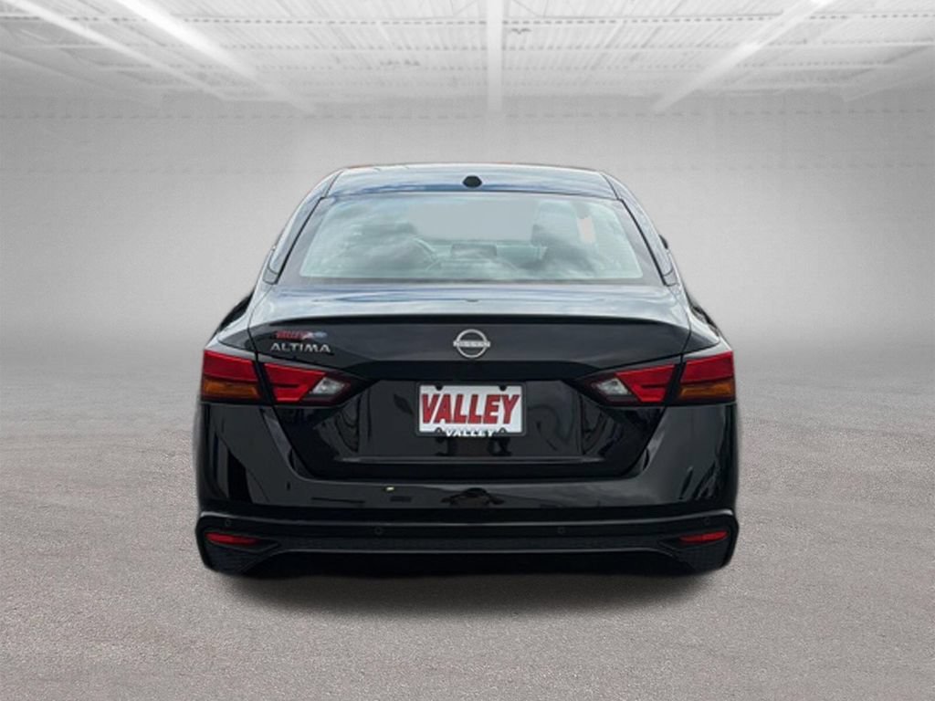 Used 2025 Nissan Altima 2.5 SV FWD image 11