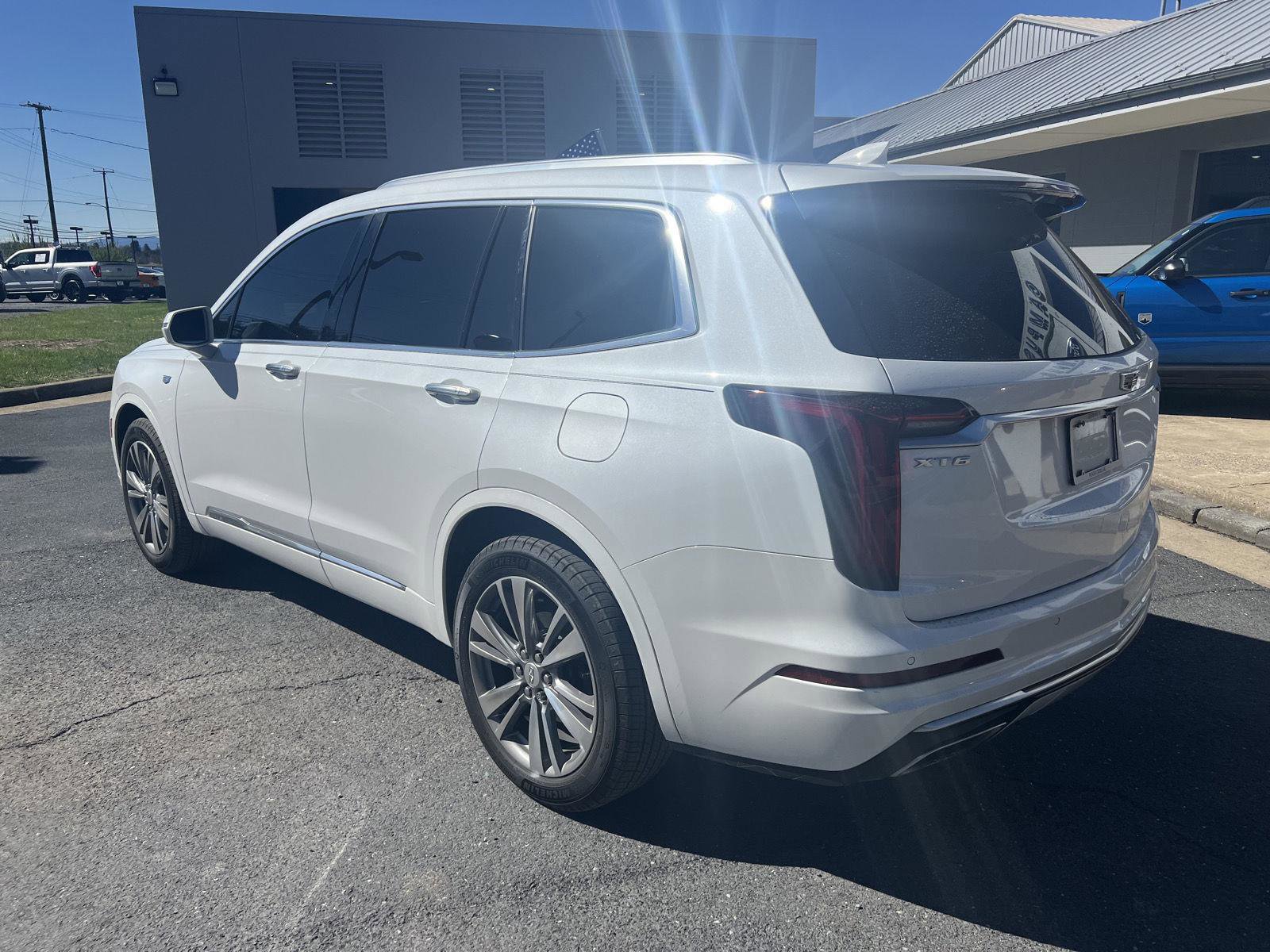 Used 2020 Cadillac XT6 Premium Luxury image 3
