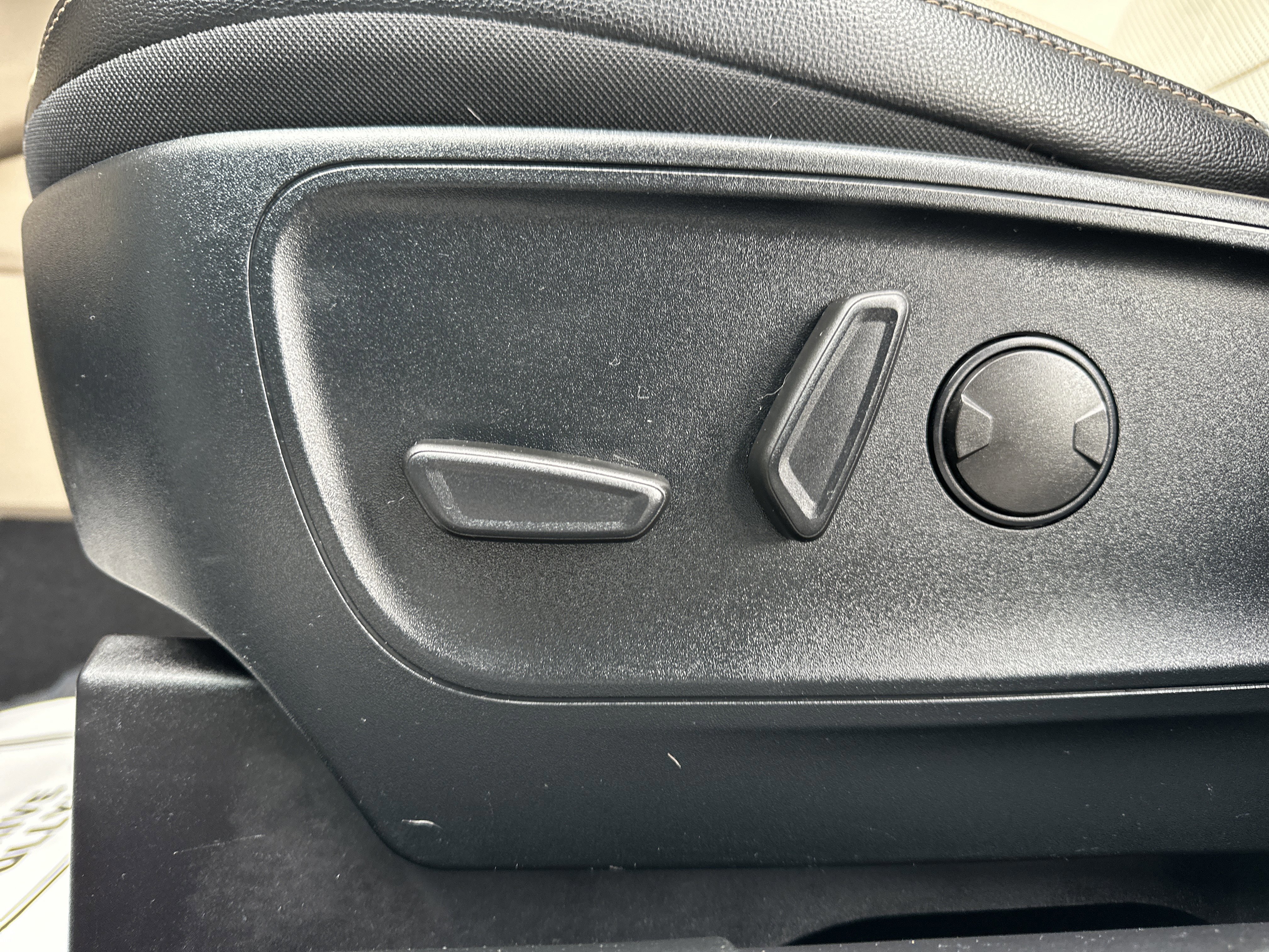 Certified 2020 Ford Escape Titanium w/ Titanium Premium Package 2.0 image 16