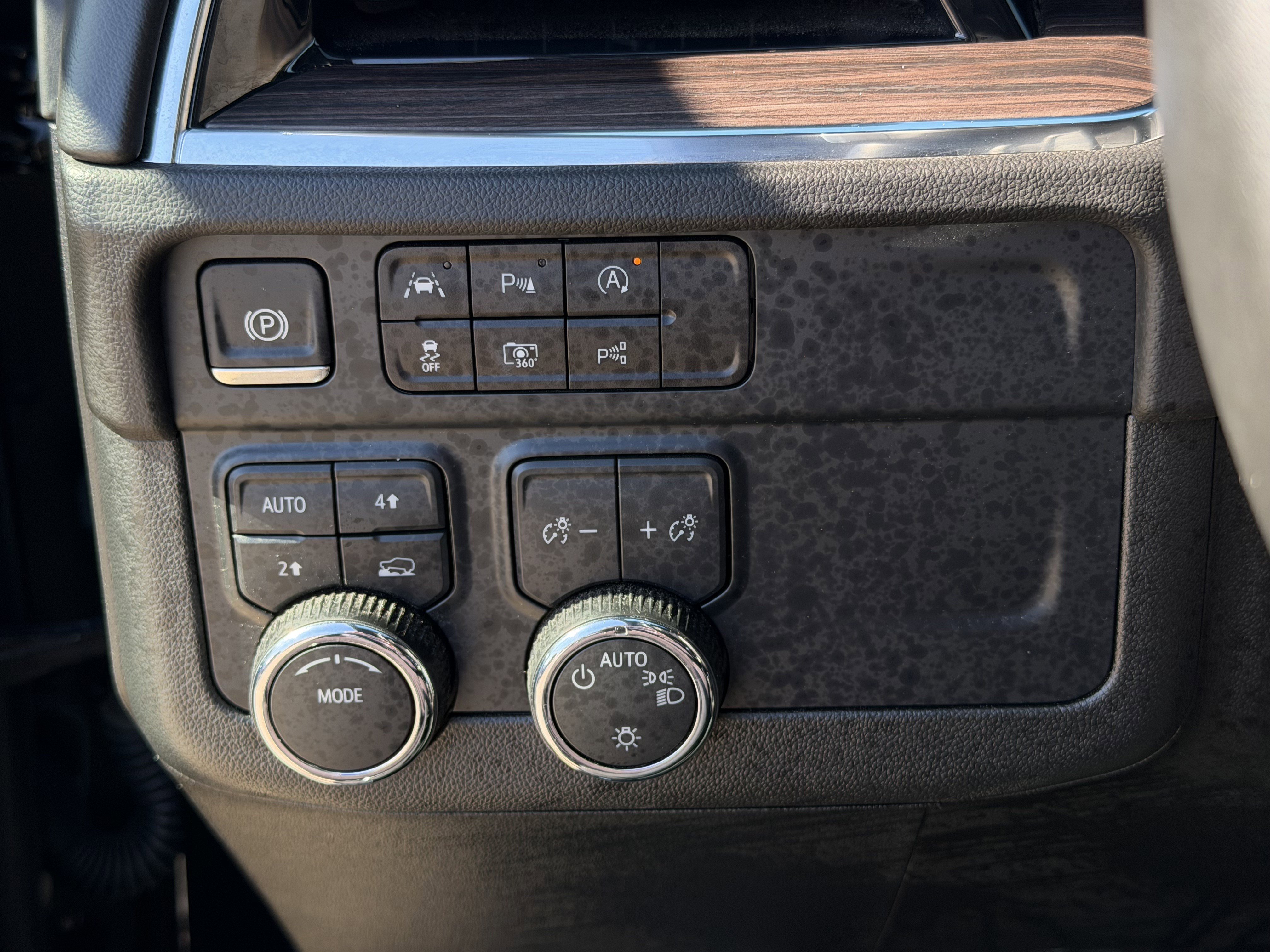 Used 2025 Chevrolet Tahoe LT AWD/4WD image 24