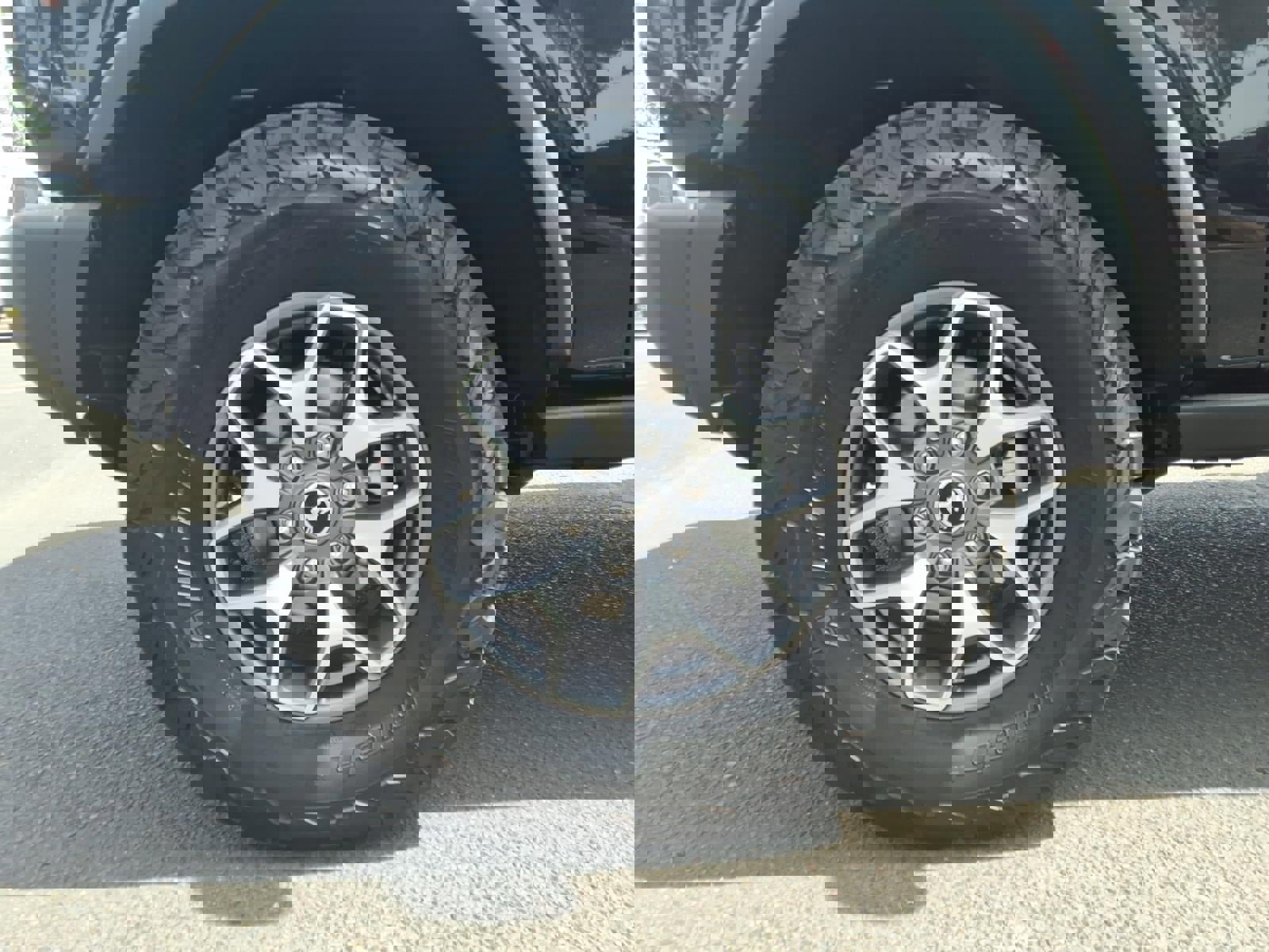 Certified 2025 Ford Bronco Badlands image 9