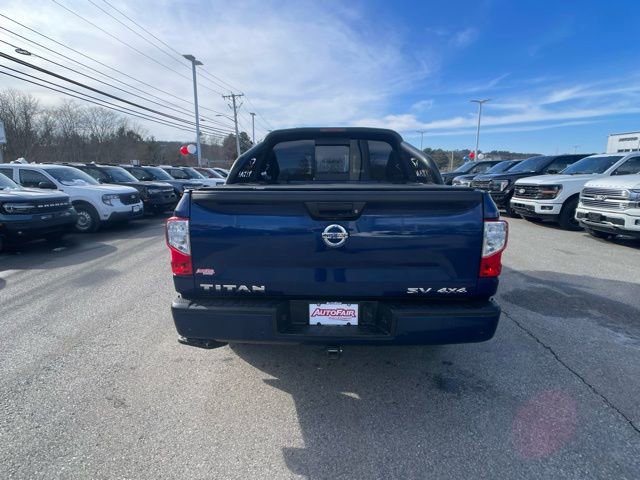 Used 2021 Nissan Titan SV w/ SV Convenience Package image 4