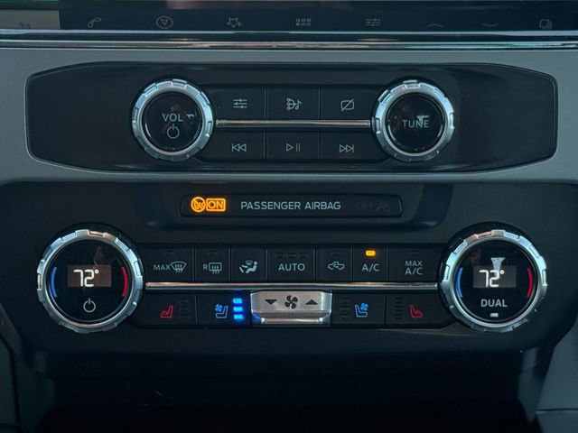 Certified 2022 Ford F250 Lariat w/ Black Appearance Package image 10