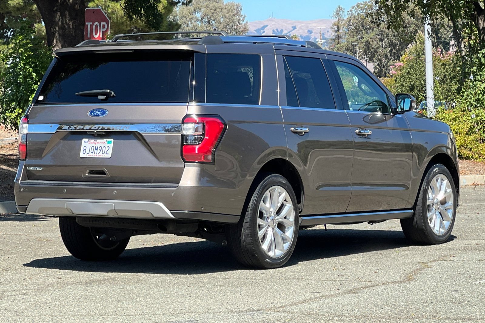 Certified 2019 Ford Expedition Limited w/ Equipment Group 302A AWD/4WD image 3
