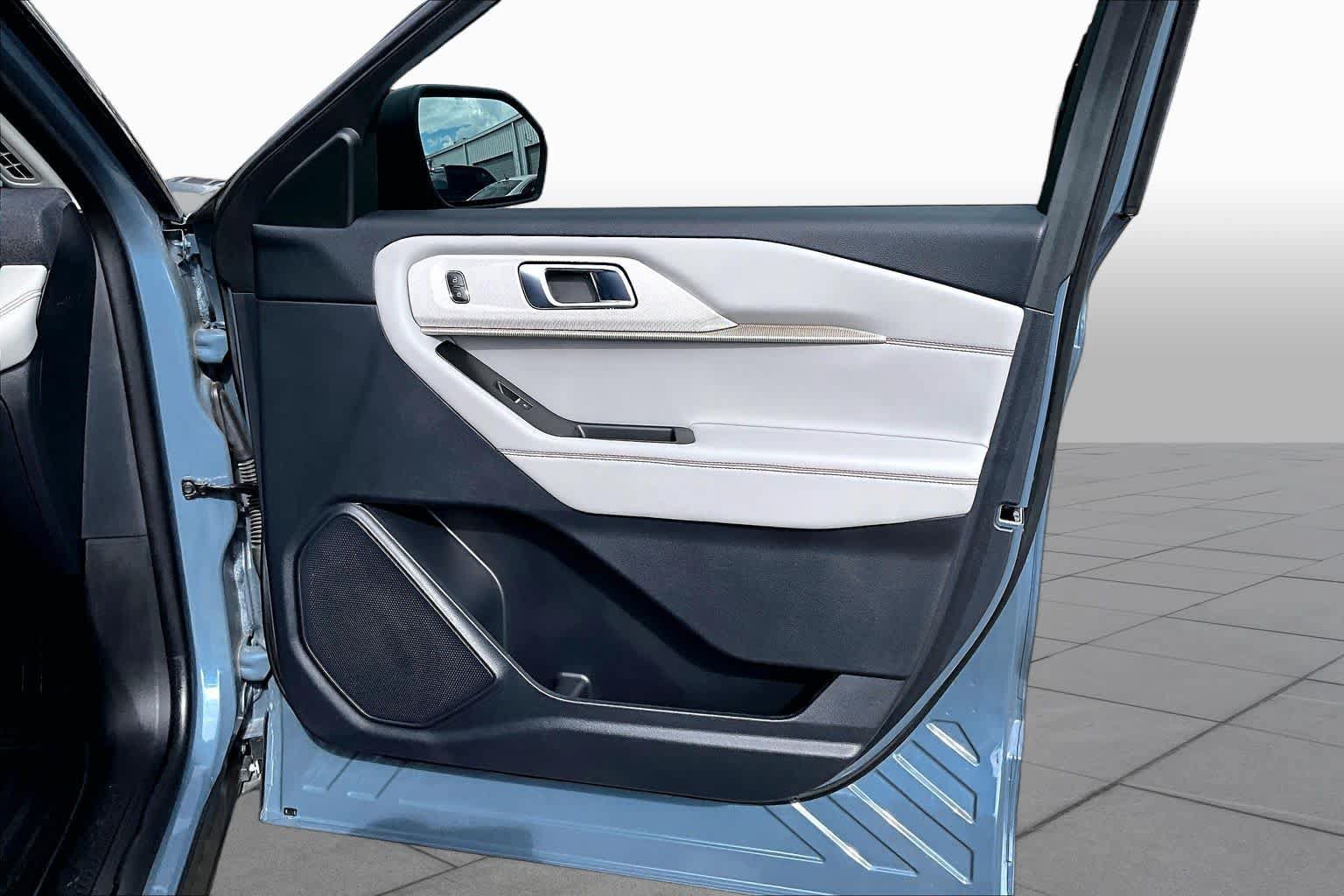 Certified 2025 Ford Explorer Active w/ Active Comfort Package RWD image 23