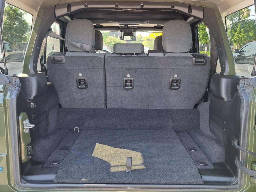 Used 2024 Jeep Wrangler Unlimited Sahara AWD/4WD image 16