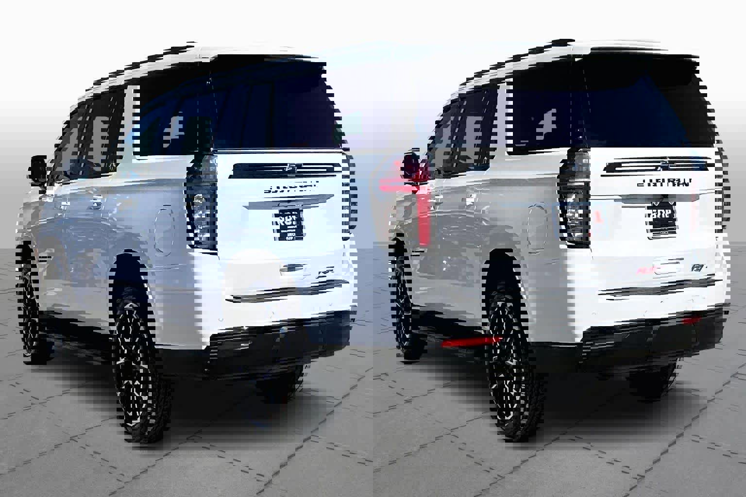 Used 2024 Chevrolet Suburban RST image 2