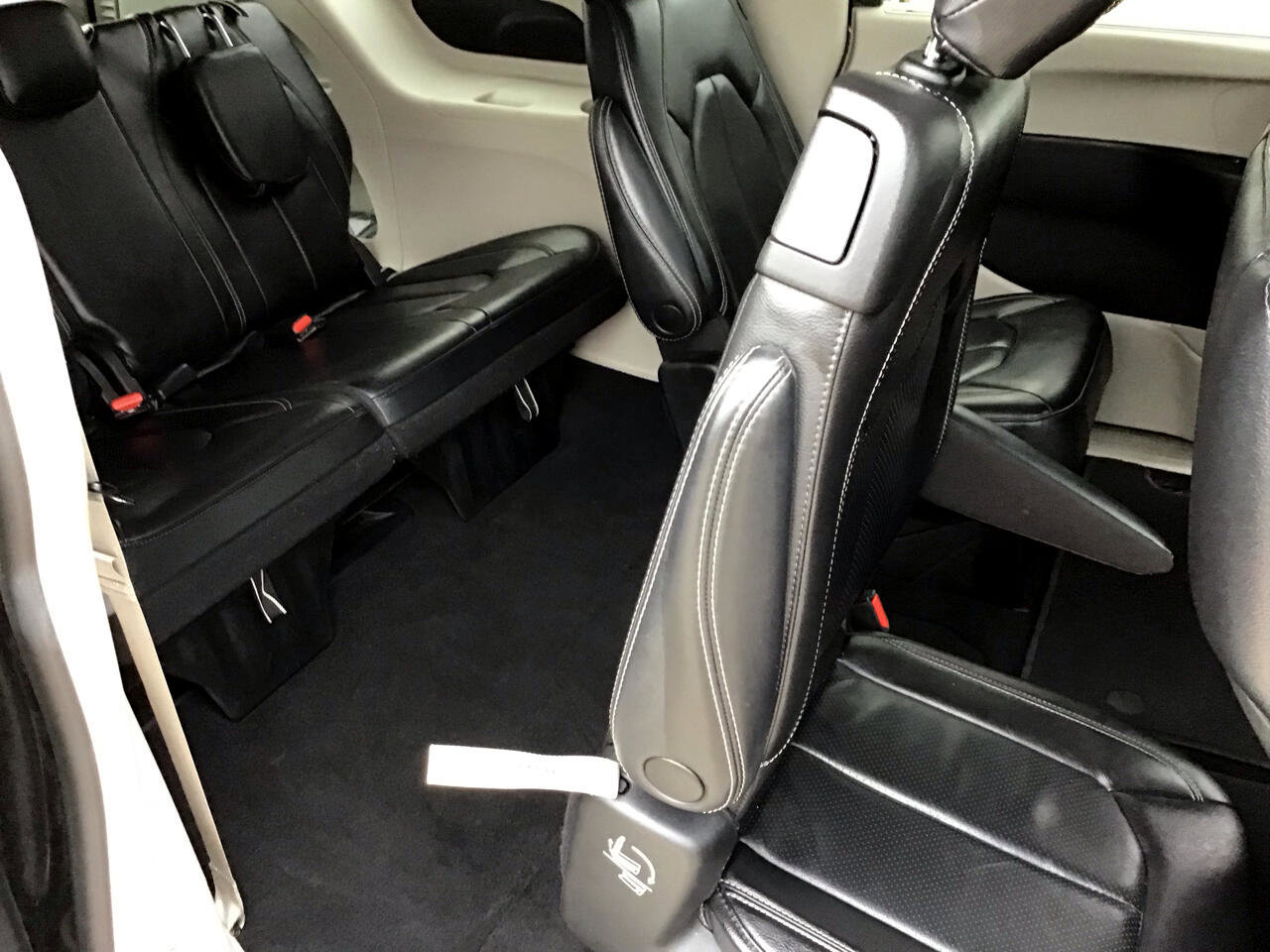 Used 2022 Chrysler Pacifica Touring-L image 45