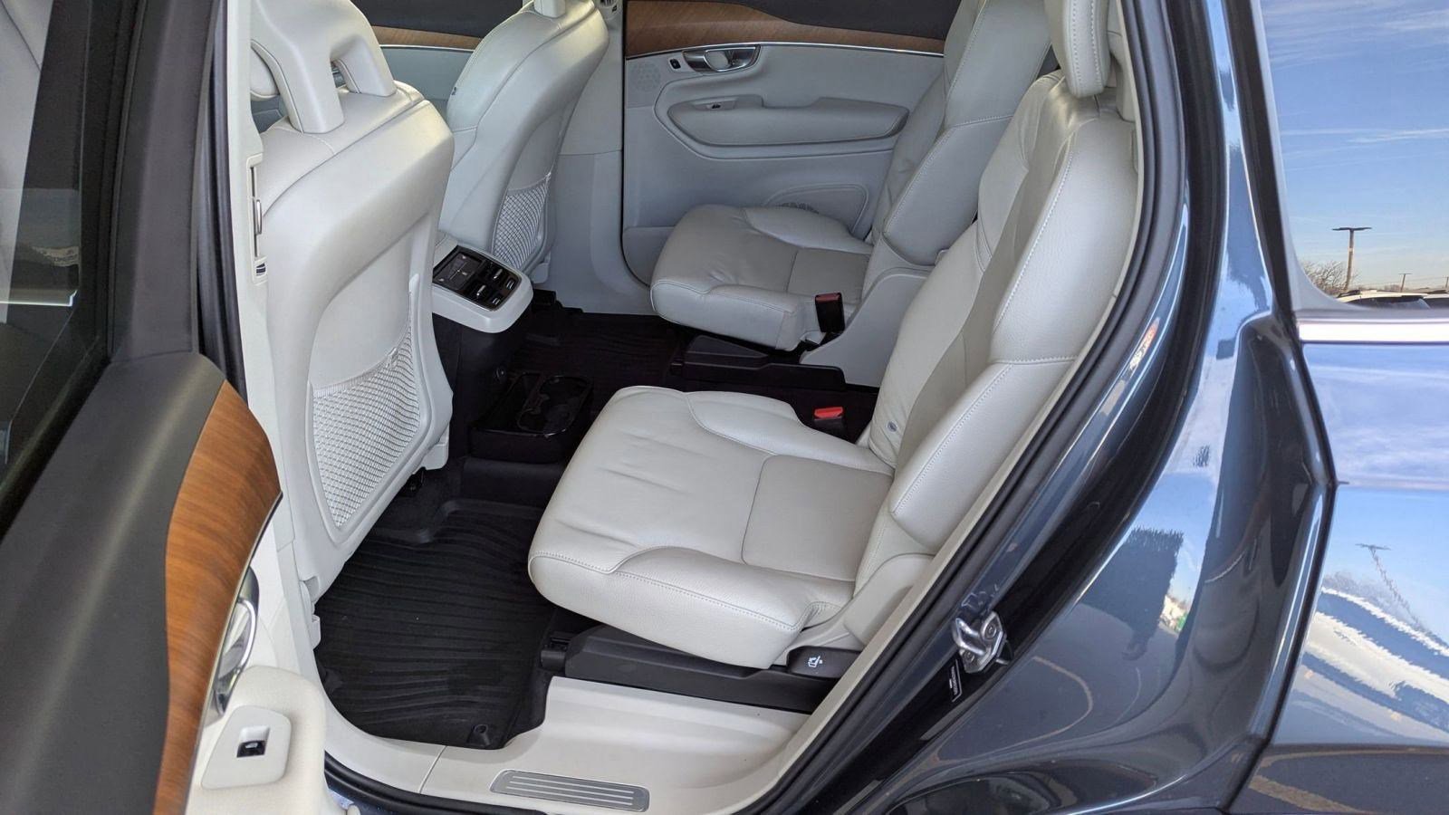 Used 2021 Volvo XC90 T6 Momentum w/ Advanced Package image 13