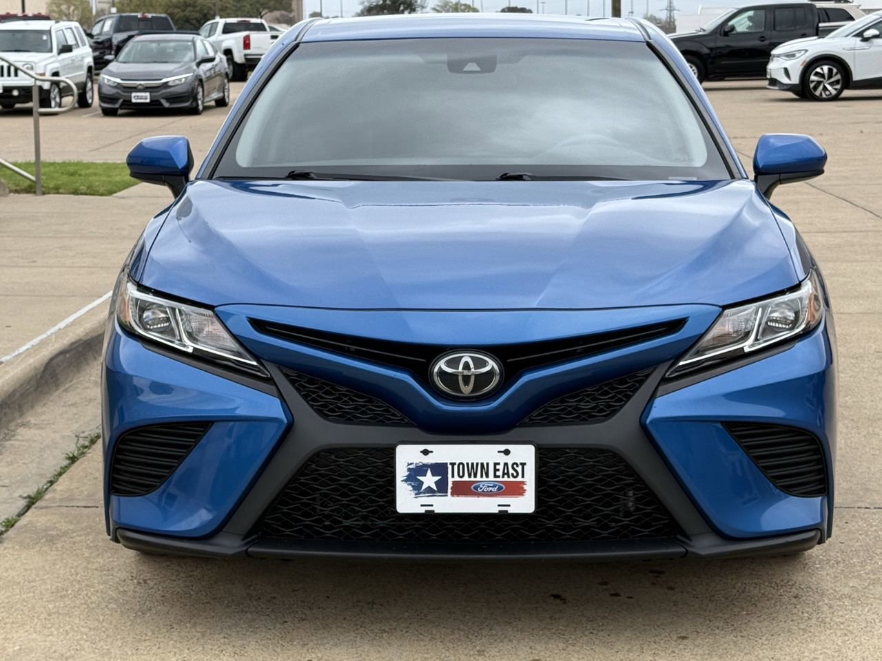 Used 2019 Toyota Camry SE image 6