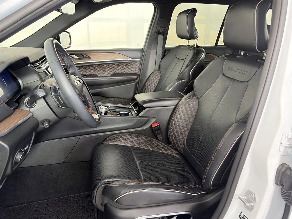 Used 2024 Jeep Grand Cherokee Summit image 11