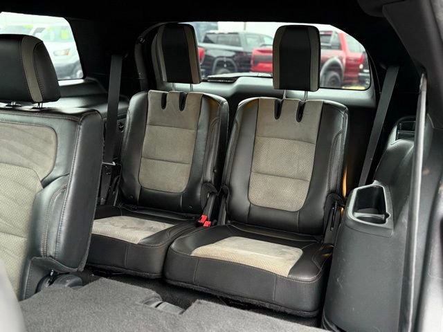 Certified 2017 Ford Explorer XLT w/ Equipment Group 202A image 33