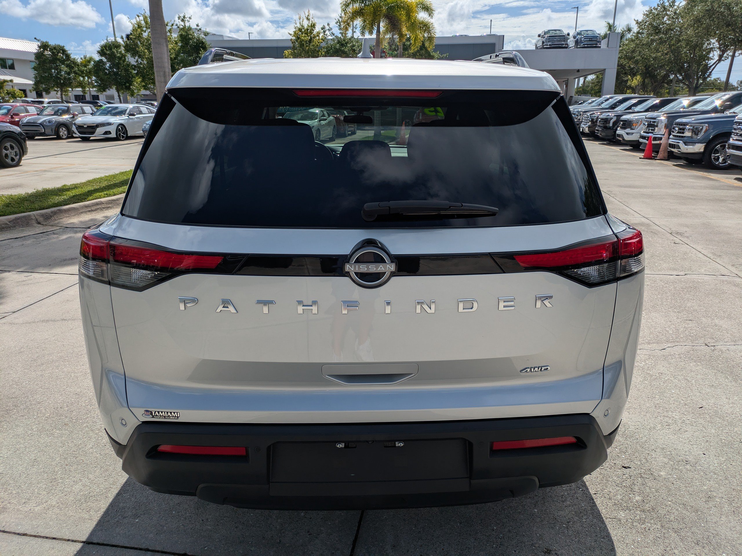 Used 2025 Nissan Pathfinder SV AWD/4WD image 5