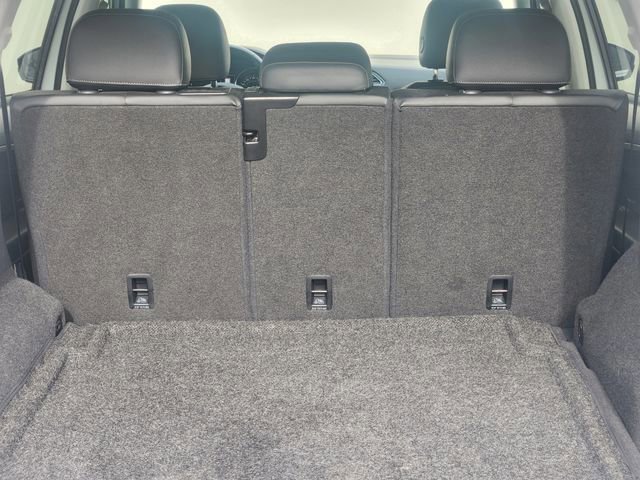 Used 2018 Volkswagen Tiguan SE w/ Panoramic Sunroof Package image 21
