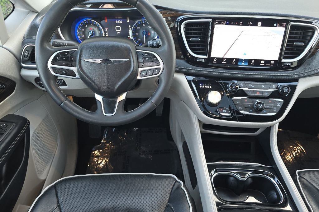 Used 2023 Chrysler Pacifica Limited FWD image 13