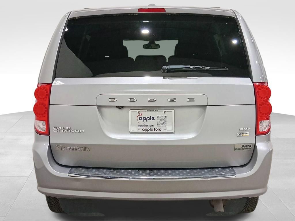 Used 2018 Dodge Grand Caravan SXT image 4