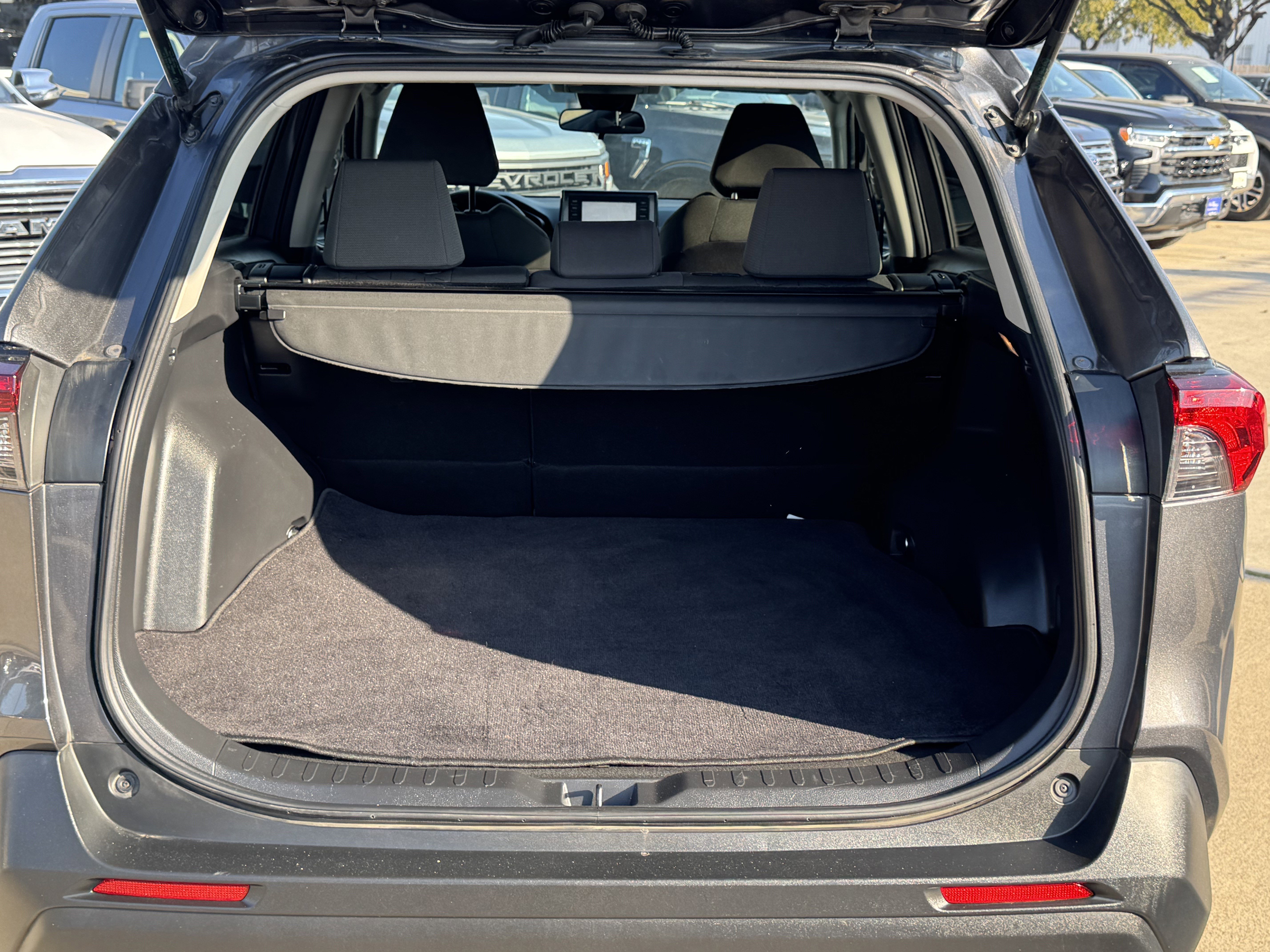 Used 2021 Toyota RAV4 XLE w/ Carpet Mat Package (TMS) image 12