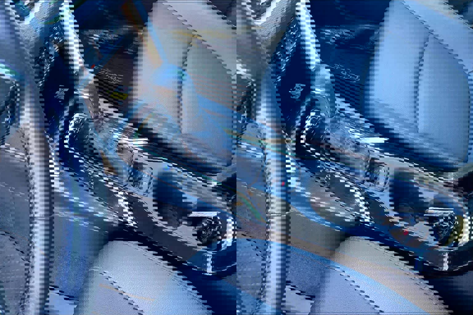 Used 2022 Toyota Corolla Cross XLE image 16