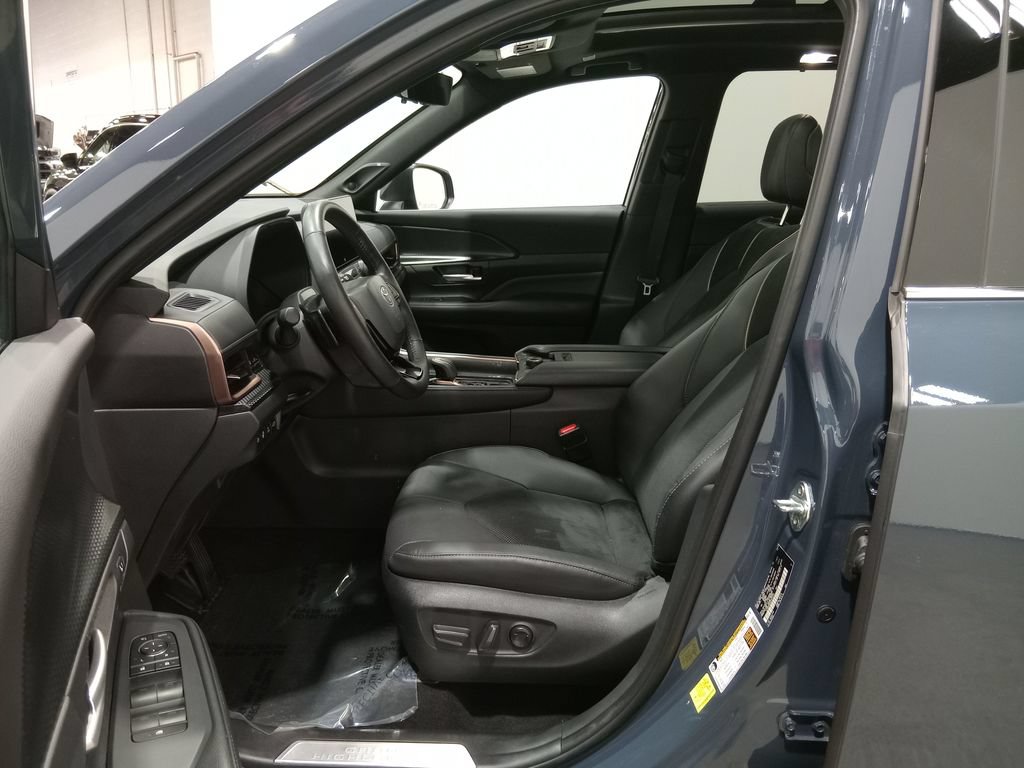 Used 2025 Toyota Grand Highlander AWD Hybrid image 19