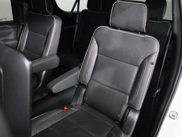 Used 2023 GMC Yukon XL SLT w/ SLT Premium Package AWD/4WD image 10