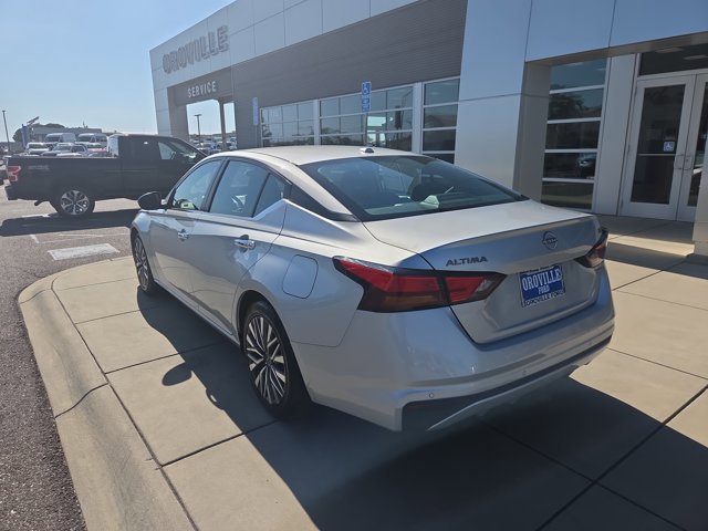 Used 2024 Nissan Altima 2.5 SV FWD image 3