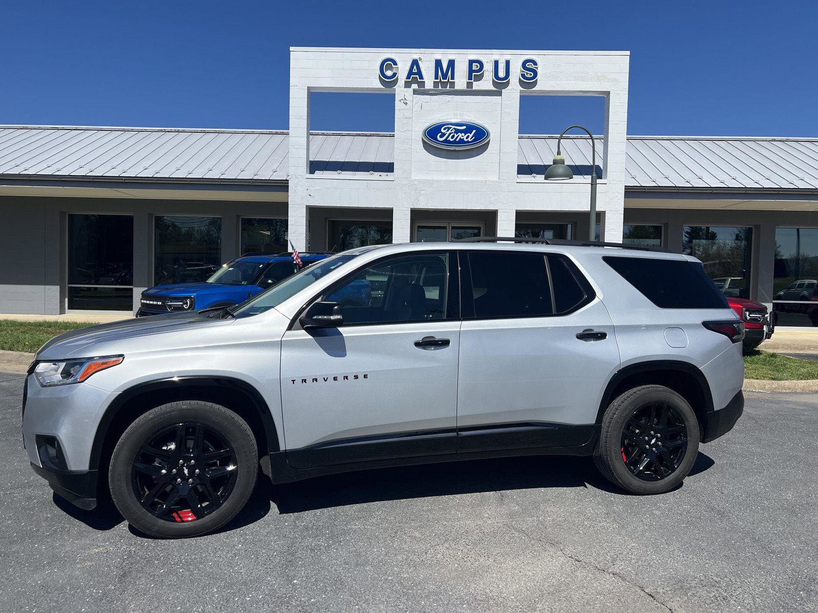 Used 2021 Chevrolet Traverse Premier w/ Redline Edition image 2