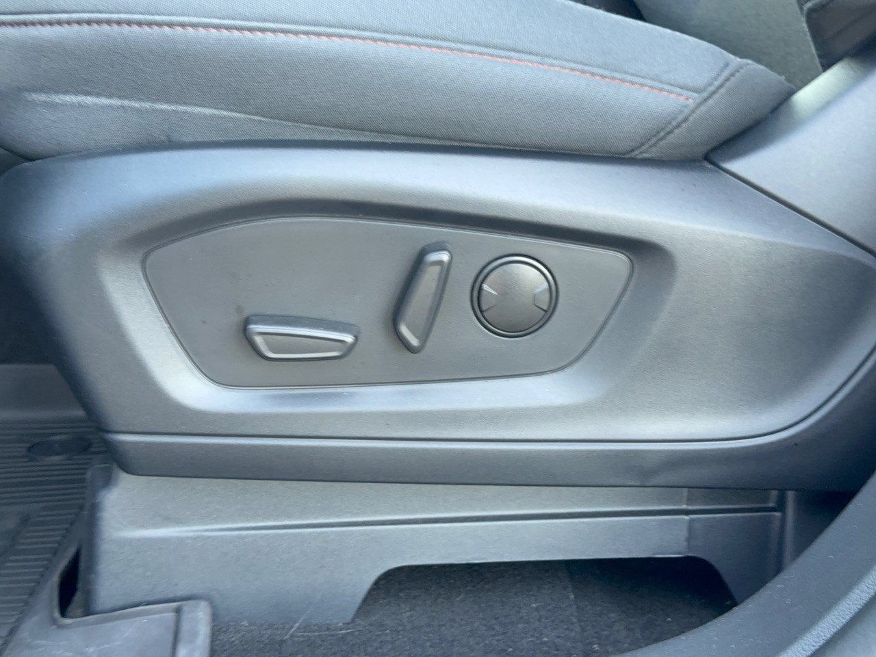 Certified 2025 Ford Explorer Active RWD image 16