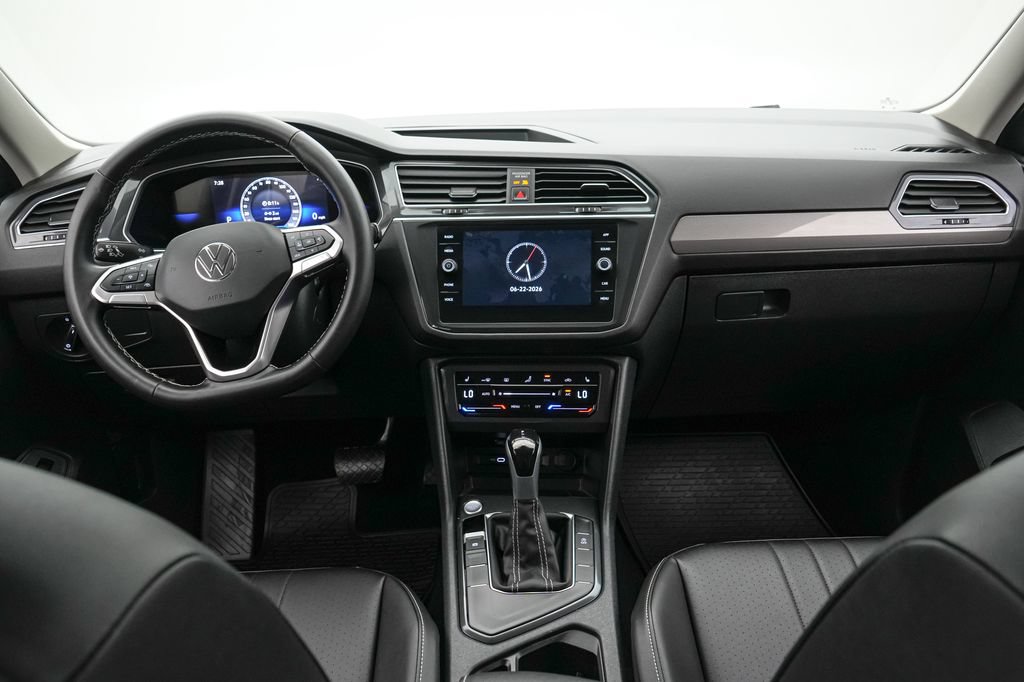 Used 2024 Volkswagen Tiguan SE w/ MDO Package, Three-Row FWD image 14