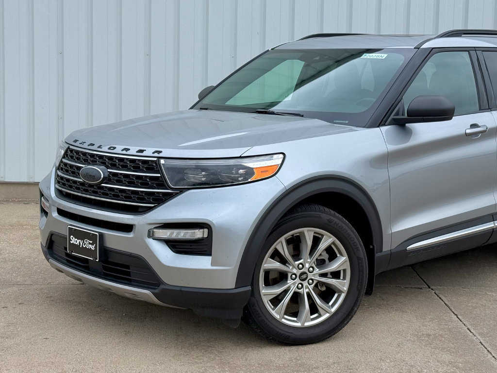Certified 2020 Ford Explorer XLT w/ Equipment Group 202A AWD/4WD image 2