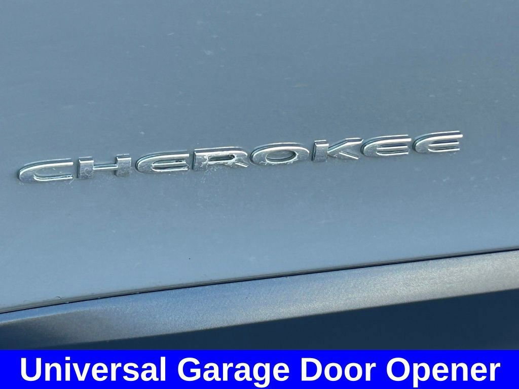 Used 2020 Jeep Cherokee Latitude Plus w/ Comfort/Convenience Group AWD/4WD image 17