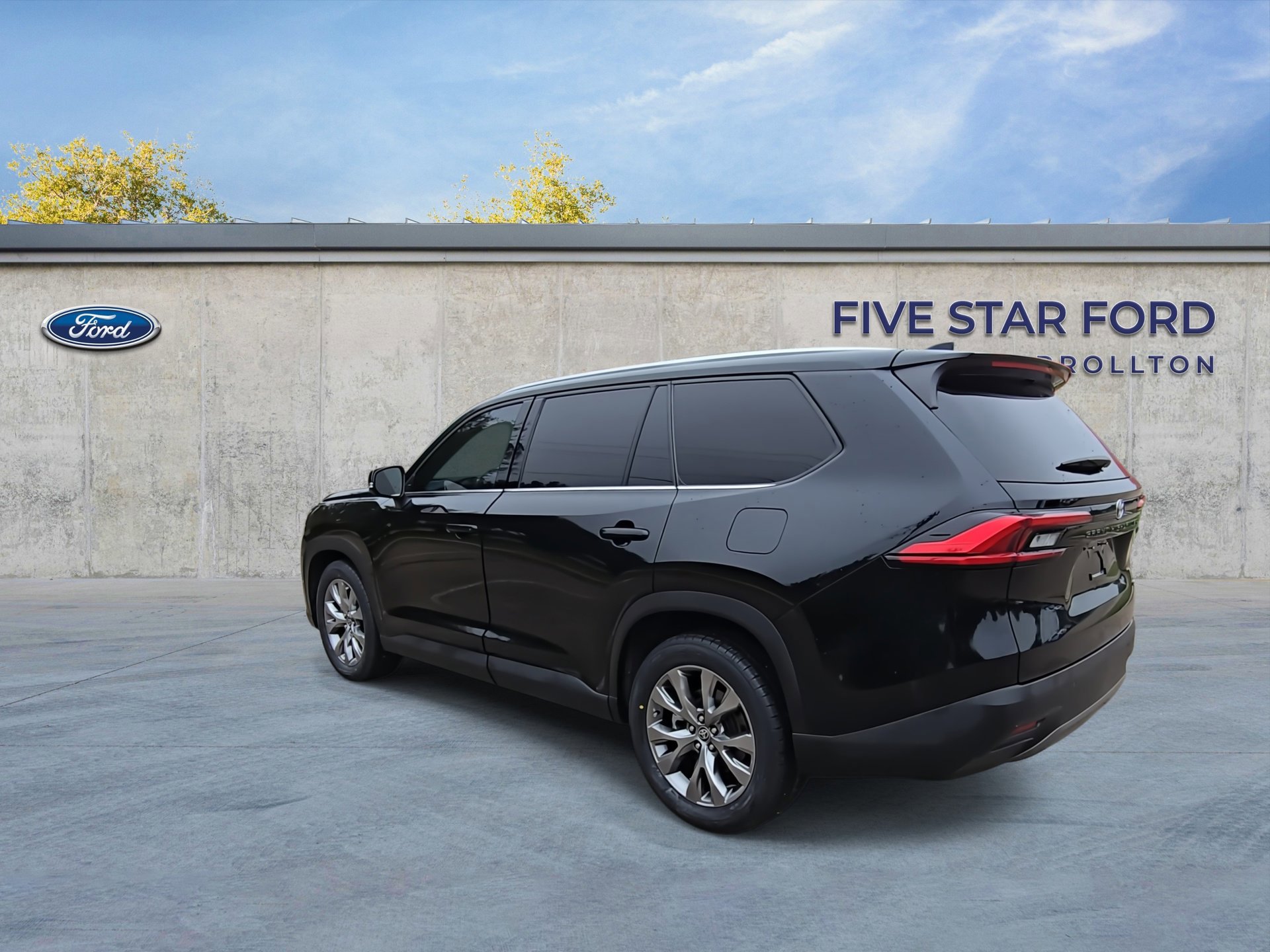 Used 2024 Toyota Grand Highlander Limited FWD image 3