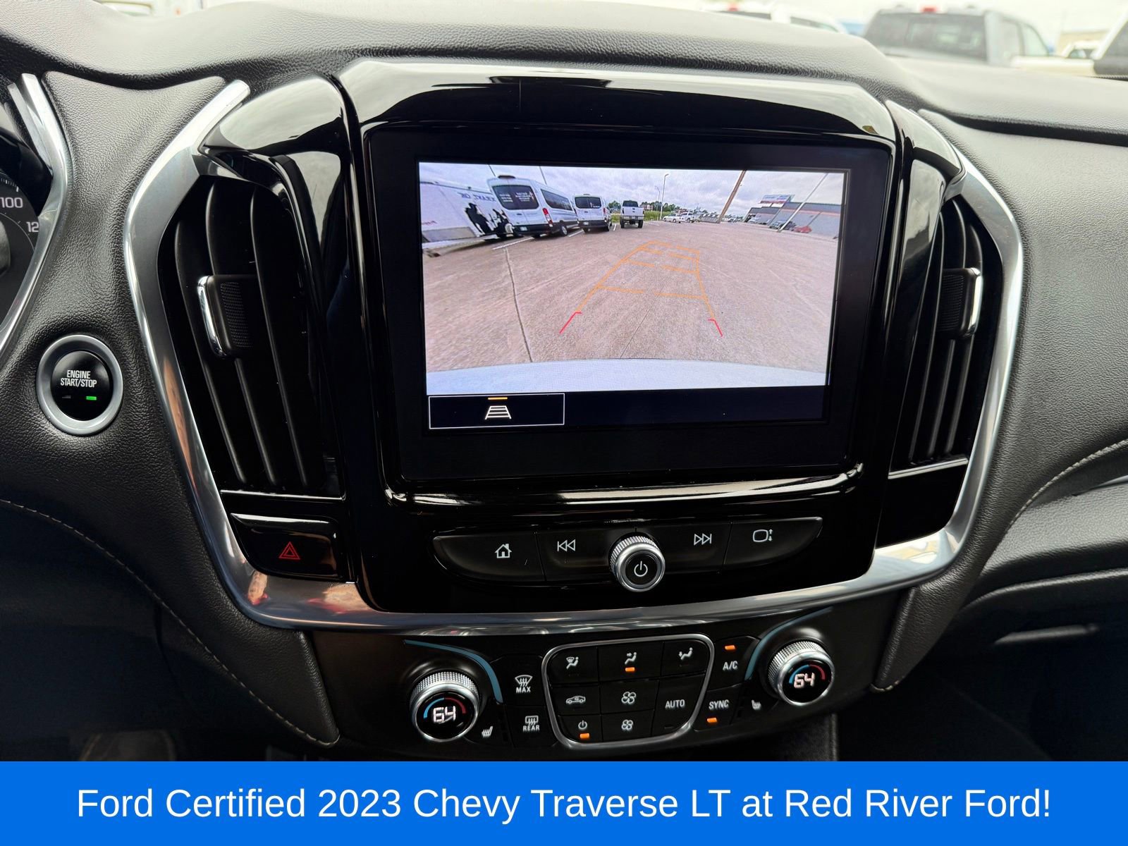 Used 2023 Chevrolet Traverse LT FWD image 16