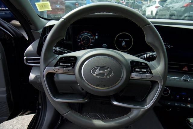 Used 2025 Hyundai Elantra SEL FWD image 18