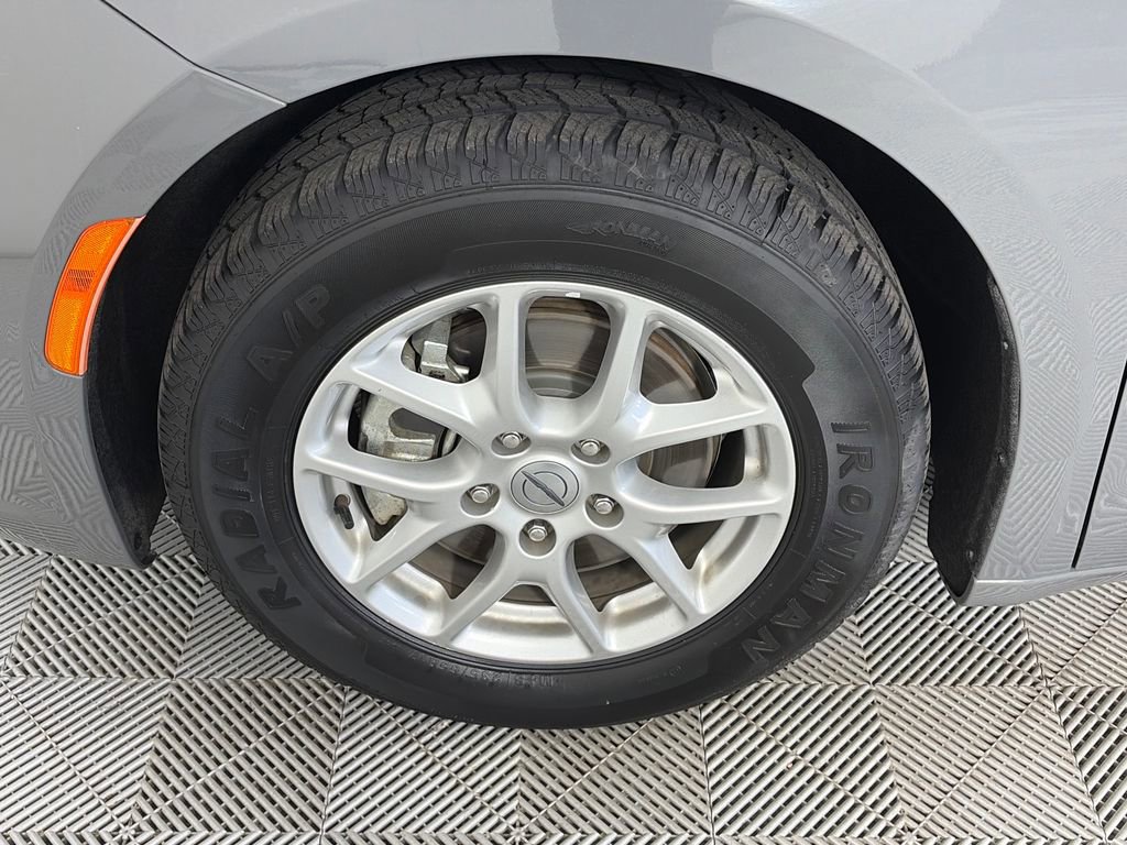 Used 2023 Chrysler Pacifica Touring-L FWD image 8