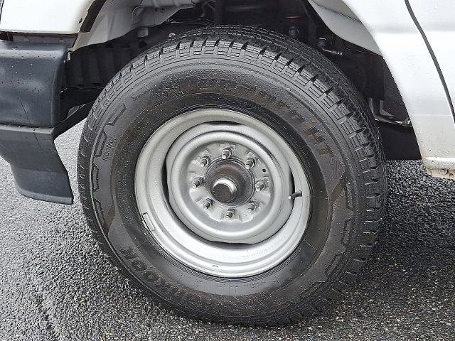 Certified 2023 Ford E-350 and Econoline 350 Super Duty w/ Driver's Safety Package image 9