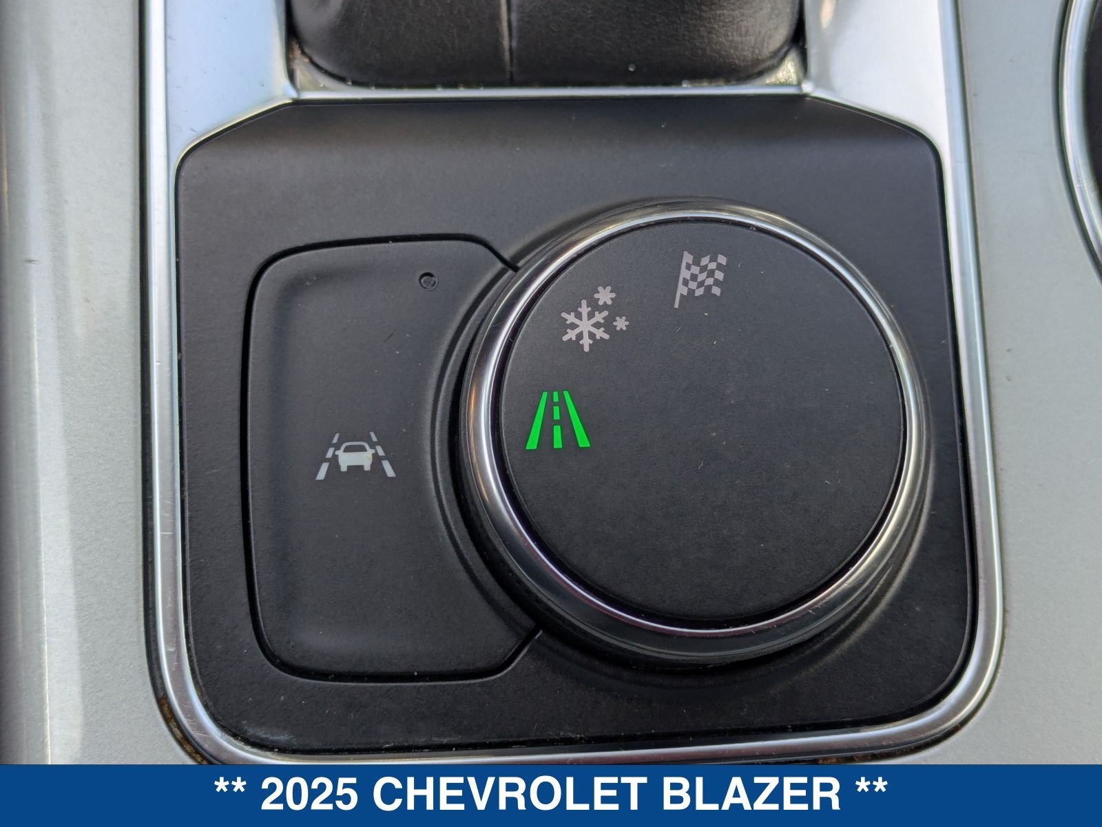 Used 2025 Chevrolet Blazer LT FWD image 33