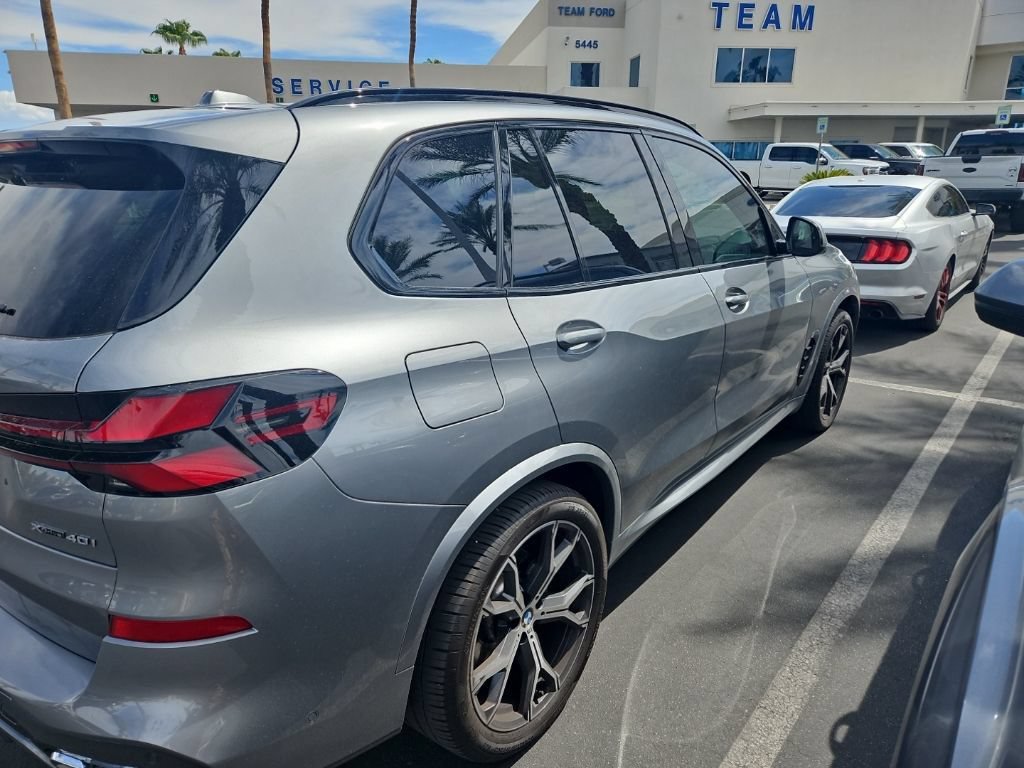 Used 2026 BMW X5 xDrive40i w/ M Sport Package AWD/4WD image 2