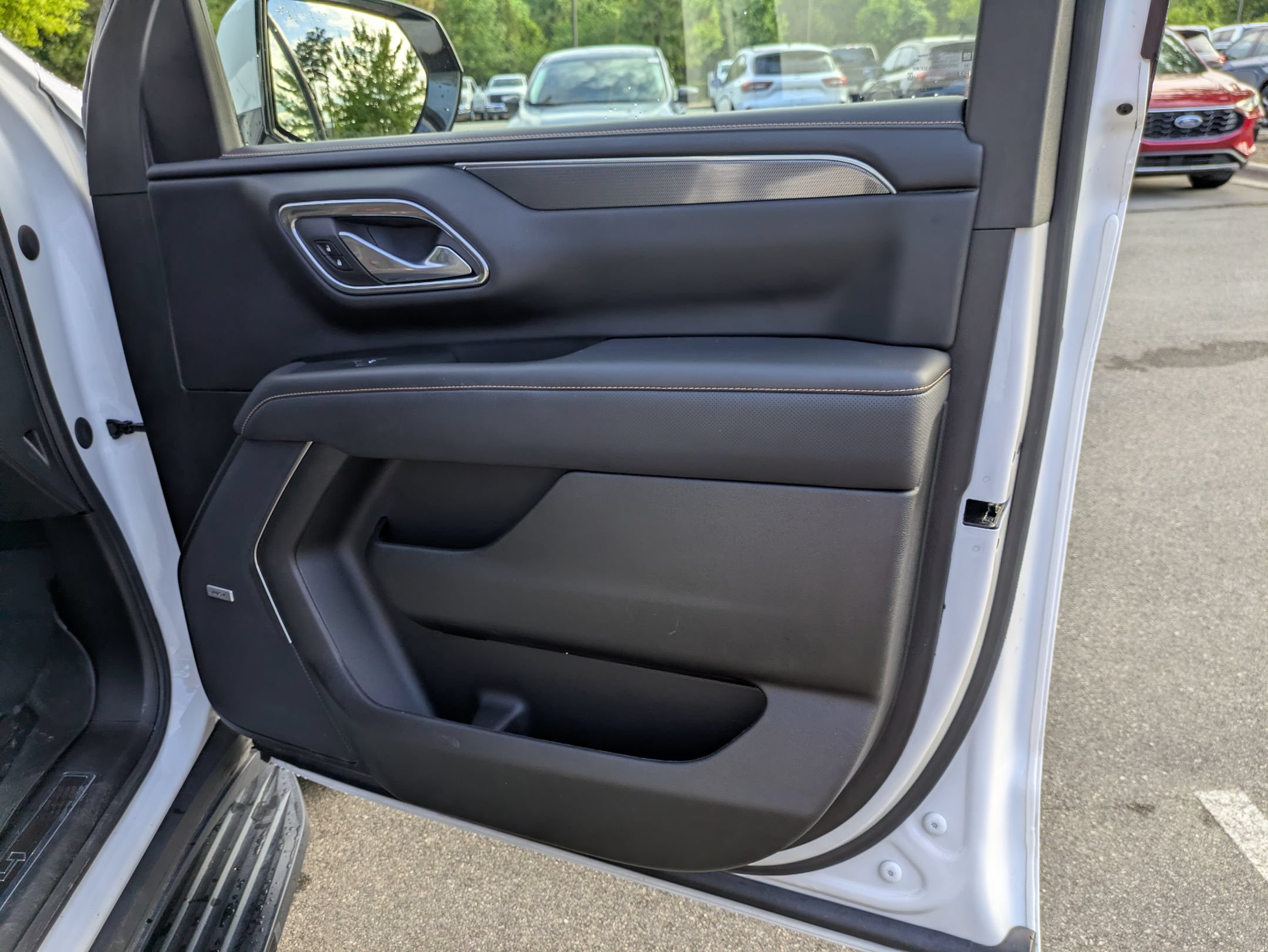Used 2023 GMC Yukon XL AT4 AWD/4WD image 40