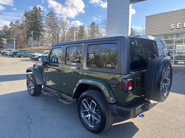 Used 2024 Jeep Wrangler Unlimited w/ Convenience Group AWD/4WD image 7