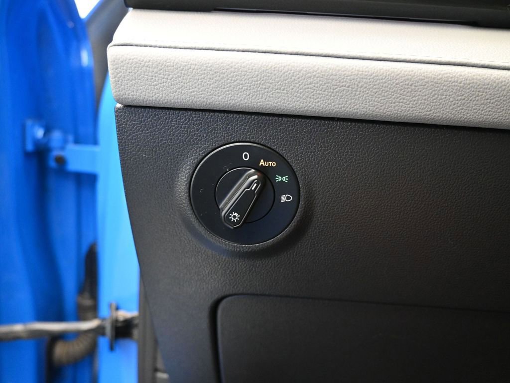 Used 2022 Volkswagen Taos SEL w/ Panoramic Sunroof Package image 41