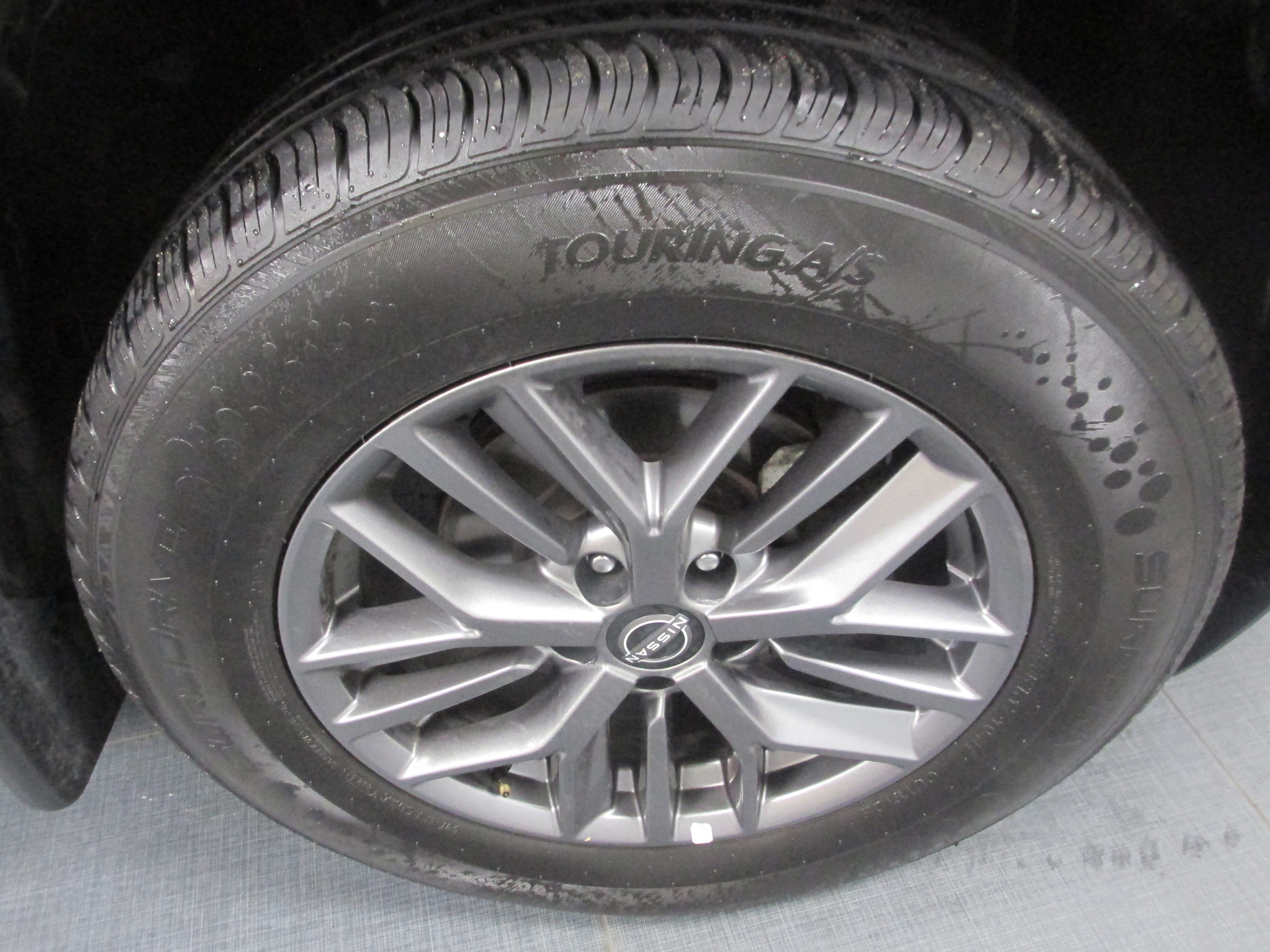 Used 2023 Nissan Rogue S AWD/4WD image 15