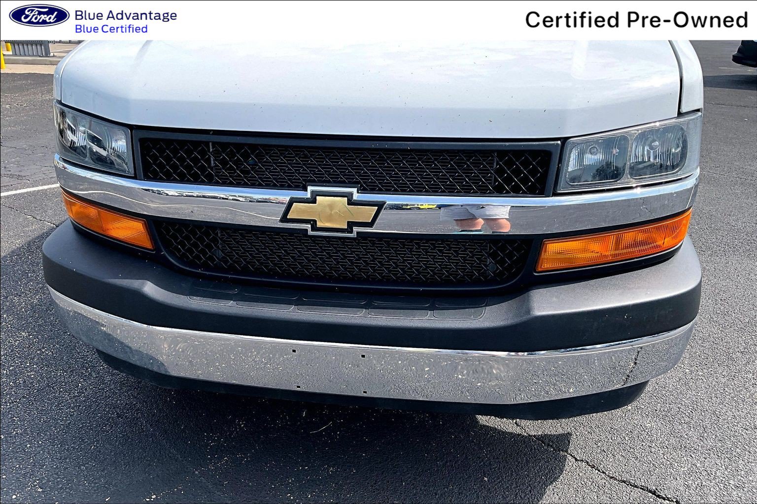 Used 2025 Chevrolet Express 2500 w/ Driver Convenience Package RWD image 4