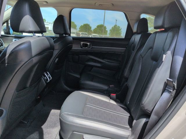 Used 2025 Kia Sorento SX AWD/4WD image 16