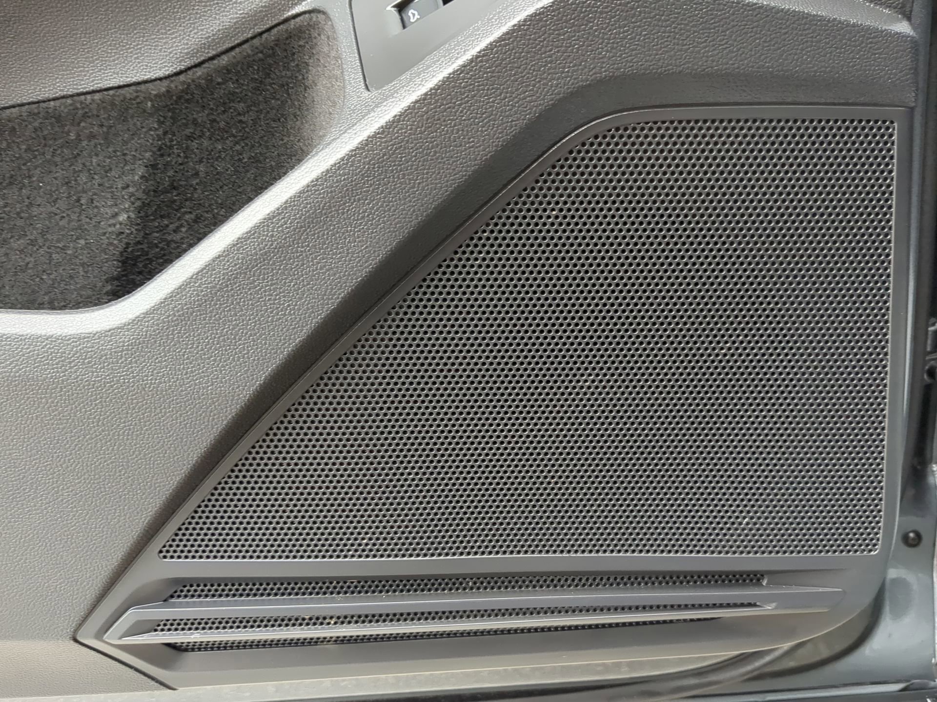 Used 2022 Volkswagen Tiguan SE R-Line image 56