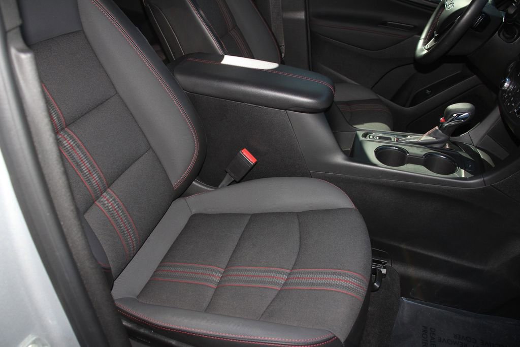 Used 2022 Chevrolet Equinox RS w/ Infotainment Package image 28