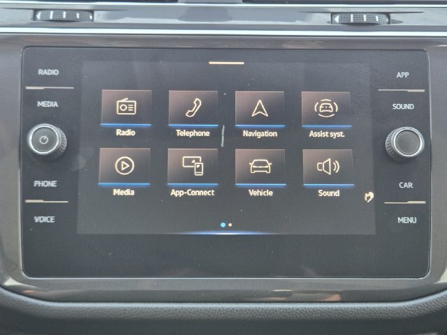 Used 2021 Volkswagen Tiguan SE w/ Panoramic Sunroof Package FWD image 16