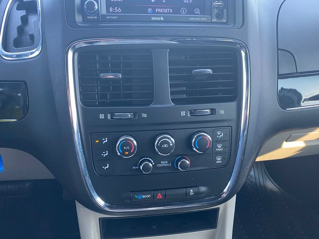 Used 2019 Dodge Grand Caravan SXT FWD image 17
